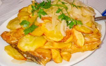 Местная еда: Бакальяу в Порту, Португалия